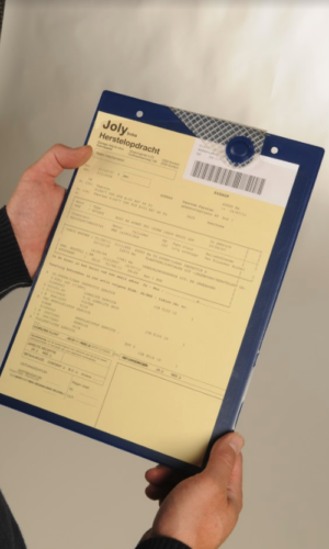 Document folder for key management and administrative follow-up.